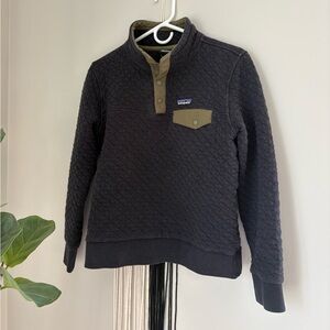 Patagonia womens Quilted Black Crewneck Pullover with Olive Trim